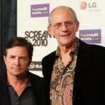 'Cobra Kai' 시즌 6, 과거를 돌아보며 미래를 향해 나아가는 스토리! 'Sometimes it's good to visit the past' 대사로 영어 표현도 배우고, 시리즈의 감동도 함께 느껴보세요.