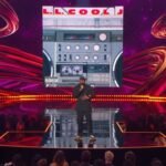 2025 iHeartRadio Music Awards의 오프닝 연설을 통해 영어를 배우자! LL Cool J의 카리스마 넘치는 연설과 함께 'Celebrate the power of music', 'Universal language' 등 핵심 표현을 익히고, 영어 실력 향상의 기회를 잡으세요!