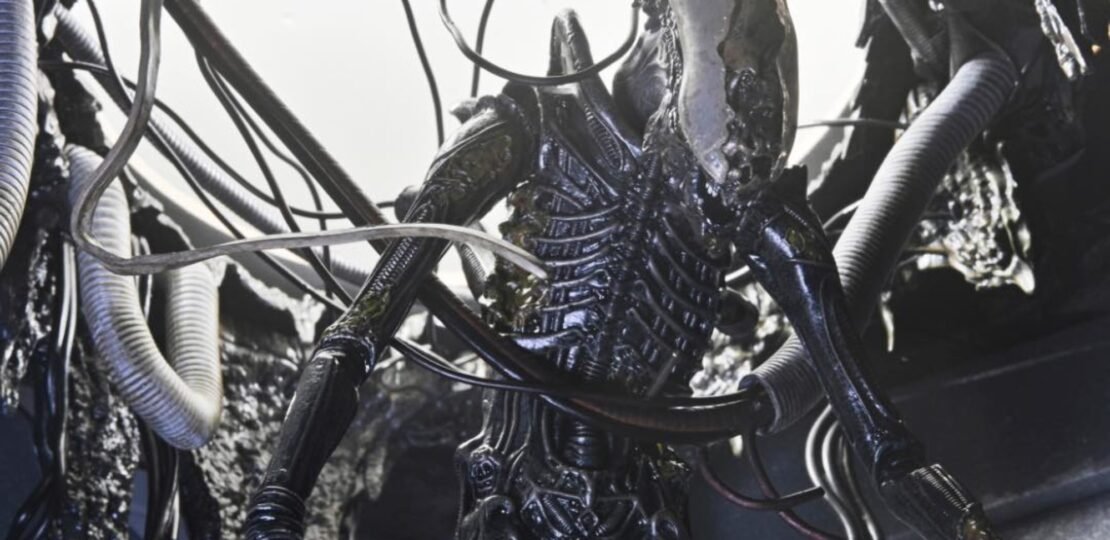 neca-debuts-deluxe-suspended-lab-xenomorph-alien-romulus-figure-%eb%a1%aculus-%ed%94%bc%ea%b7%9c%ec%96%b4-%ea%b3%b5%ea%b0%9c
