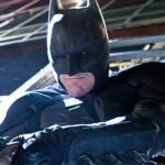 크리스토퍼 놀란 감독의 걸작, '다크 나이트'는 단순한 히어로 영화를 넘어선 걸작으로 평가받습니다. 특히 조커의 등장을 알리는 'Why So Serious?'는 영화의 긴장감을 최고조로 끌어올리는 OST로, 영어 학습에도 훌륭한 자료가 됩니다. 이 글에서는 'Why So Serious?'의 가사와 함께, 영화 속 명장면을 통해 영어 표현을 익히고, 영화를 더욱 깊이 이해하는 방법을 제시합니다.