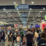 샌디에이고 코믹콘의 열기를 느껴보세요! 밖에서 안으로, 그리고 밤까지! 이 영상 하나면 코믹콘, 어렵지 않아요! 흥미진진한 현장 분위기와 함께 영어 공부까지, Let’s get it!