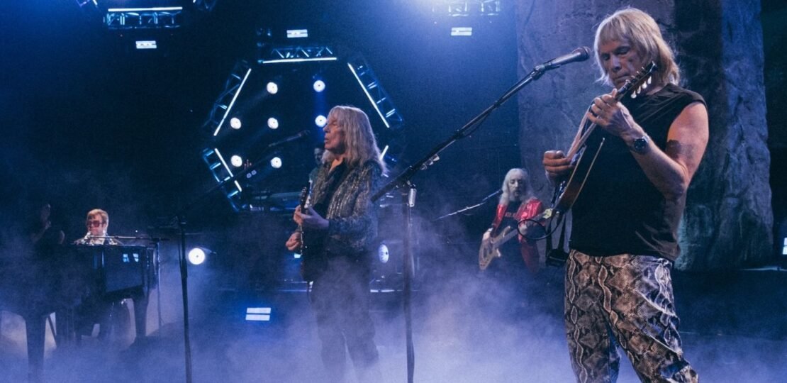 spinal-tap-ii-the-end-continues-this-is-a-loud-announcement-%ec%a0%84%ec%84%a4%ec%9d%98-%ea%b7%80%ed%99%98