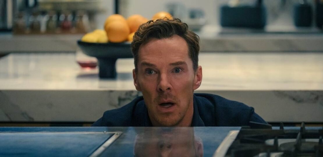 the-courier-cold-war-thrills-benedicts-brilliance-%eb%83%89%ec%a0%84-%ec%8b%9c%eb%8c%80-%ec%8a%a4%eb%a6%b4%ea%b3%bc-%eb%b2%a0%eb%84%a4%eb%94%95%ed%8a%b8%ec%9d%98-%eb%9b%b0%ec%96%b4