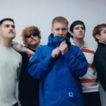 Militarie Gun의 앨범 Blew Up의 수록곡 'Blew Up'을 통해 영어 공부를 해보세요! 멜로디와 가사가 어우러져 영어 학습의 즐거움을 더합니다. 'Blew Up'은 현실적인 감정을 담은 가사와 강렬한 사운드로 많은 사랑을 받고 있습니다. 영어 가사를 음미하며 발음과 표현력을 향상시키고, 뮤직비디오를 통해 생생한 영어 문화를 접해보세요.