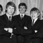 The Yardbirds의 'Heartful of Soul'은 1965년에 발표된 곡으로, 1960년대 브리티시 인베이전 시대를 대표하는 밴드의 대표곡 중 하나입니다. 이 곡을 통해 잊혀지지 않는 멜로디와 매력적인 가사를 영어 공부에 활용해보세요.