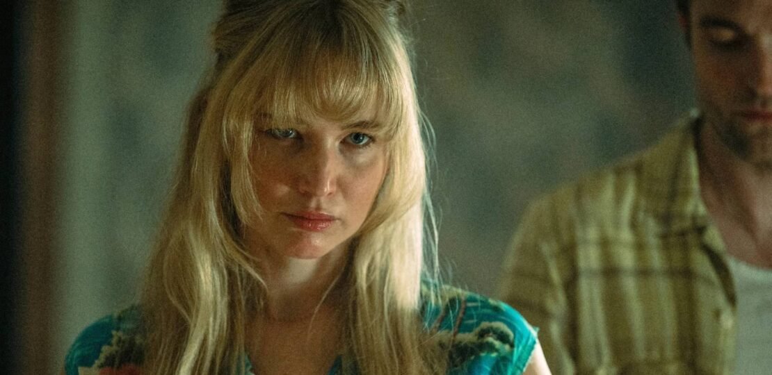 “Die My Love” (사랑이라 말해요) 리뷰: 제니퍼 로렌스, 야수처럼 변하다 (영어 학습)