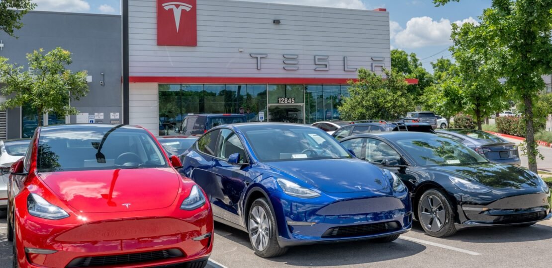 매드 맥스: 분노의 도로 OST – Brothers in Arms (한글 번역 제목: 형제여, 함께 싸우자)