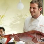 드라마 '키친 컨피덴셜'을 통해 브래들리 쿠퍼의 초기 연기를 만나보세요! 셰프 캐릭터 뒤에 숨겨진 배우의 매력과 영어 공부 꿀팁까지, 잊혀졌던 이 명작 시트콤을 다시 발견하는 시간을 가져보세요.