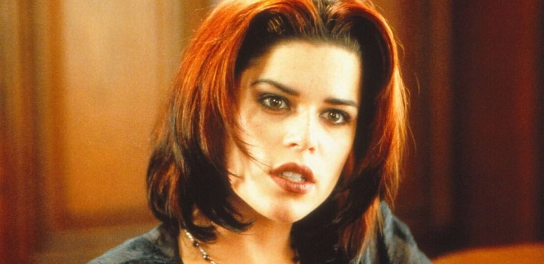 Neve Campbell’s ‘Wild Things’ – 90년대 에로틱 스릴러의 정수! 핵심 영어 문장 & 번역